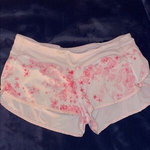 LuluLemon speed up low rise 2.5” Floral Pink Women's Shorts